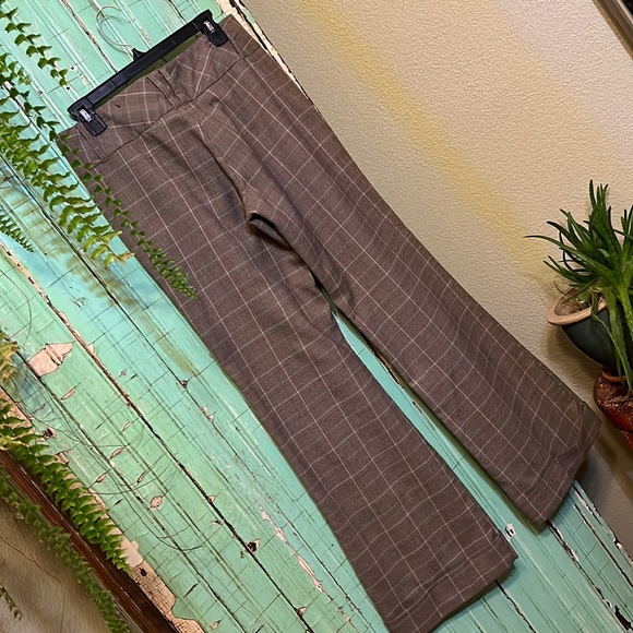 Comfy, stylish Studio Y trouser pants with belt loops and cuffs. - Picture 8 of 8